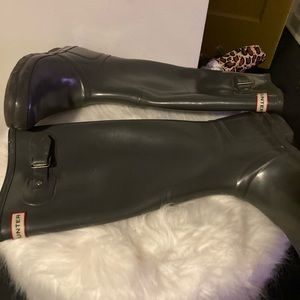 Gently worn Hunter grey rain boots size 9